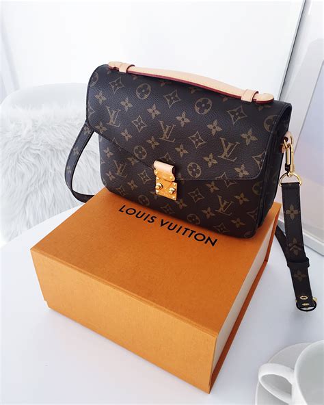 louis vuitton pochette metis mini|louis vuitton pochette monogram.